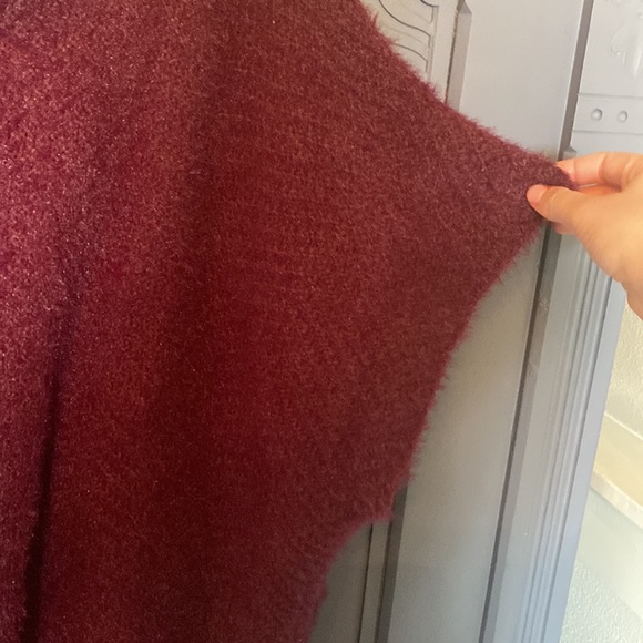 Look by M New York Fuzzy Poncho - Picture 6 of 17